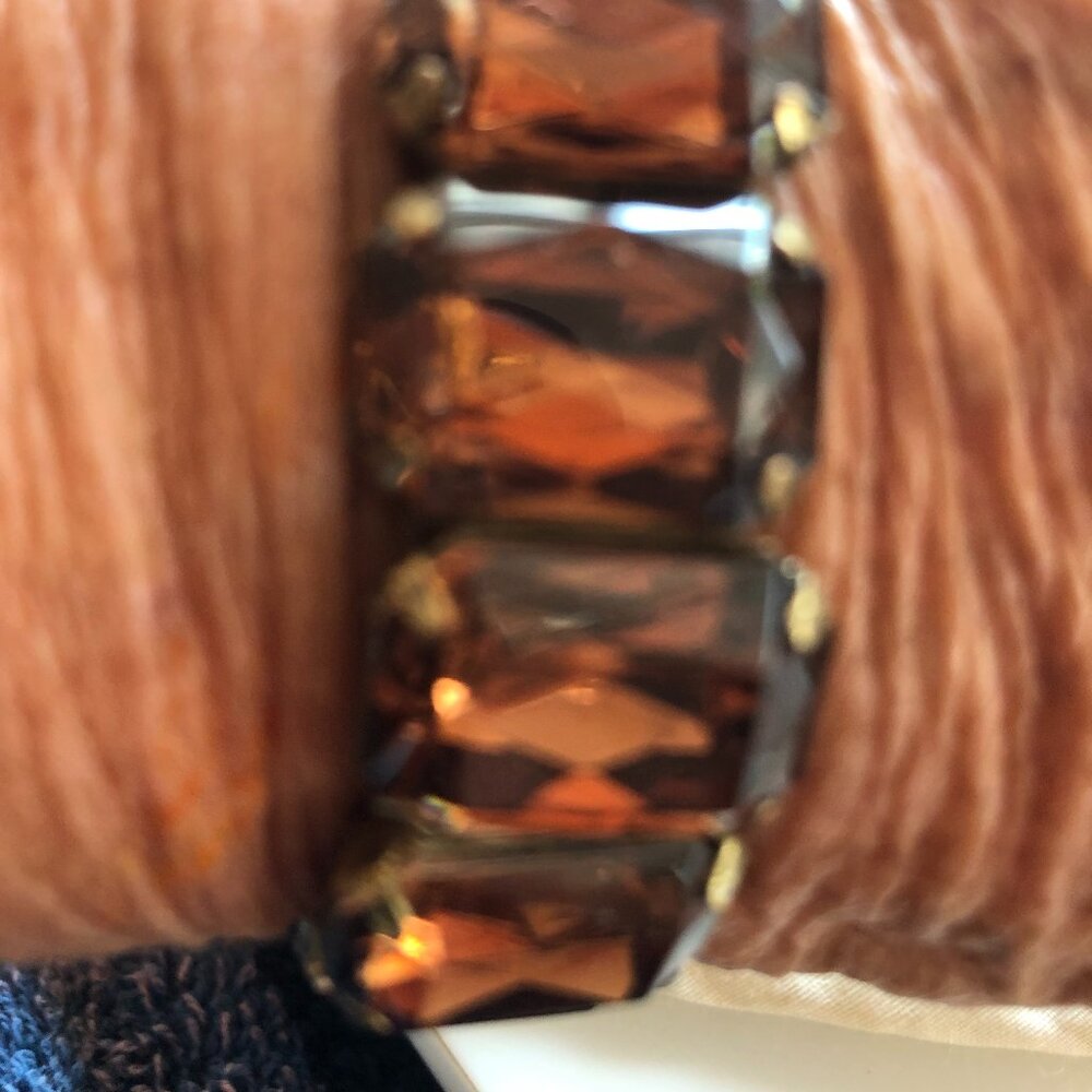 Expandable glass bracelet